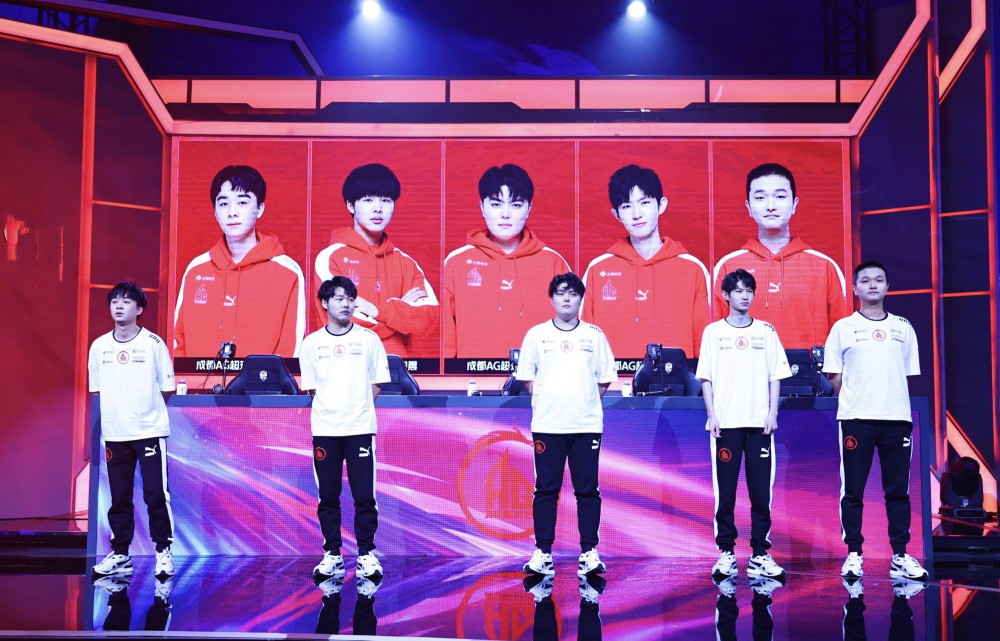 摇摆三个位置的七年ag超玩会轮换的关键所在却被无情抛弃了