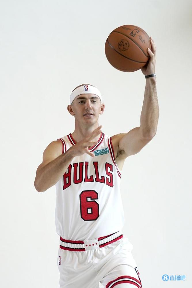 卡鲁索晒定妆照 詹姆斯回复:我需要一件的6号球衣