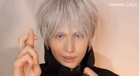 俺和美女姐姐的共同点而卡琳娜刚好被b站当时大热的动漫角色