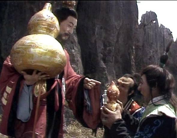 有:紫金红葫芦,羊脂玉净瓶,七星剑,芭蕉扇,还有一根幌金绳.