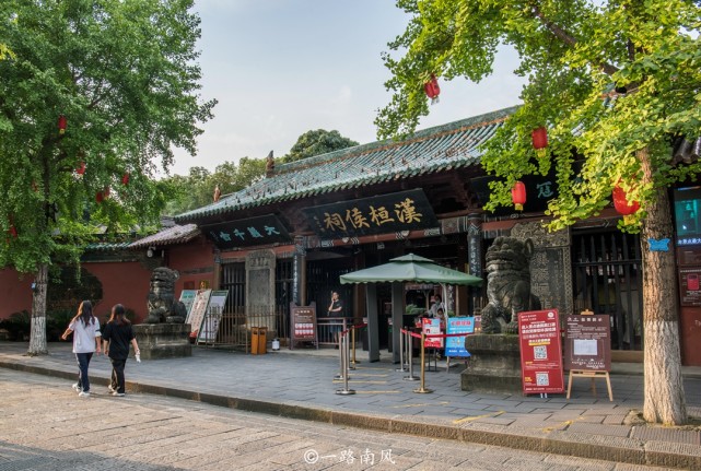世界相对罕见的张飞庙，其中一座在四川阆中，里面还有张飞的墓冢_腾讯新闻