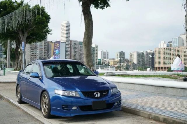 挂着红头的暴走行政快车本田雅阁eurorcl7