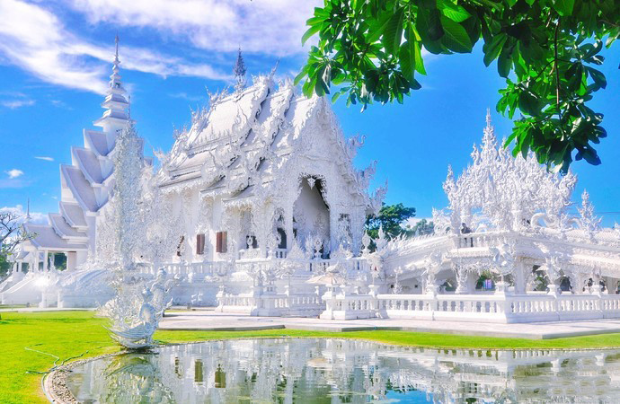 泰国精致脱俗仿佛艺术品一般的清莱白庙