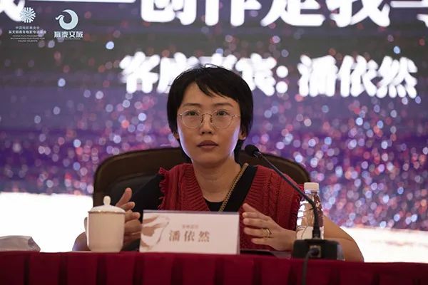 2019年初,潘依然正式加入《隐秘的角落》团队,作为第