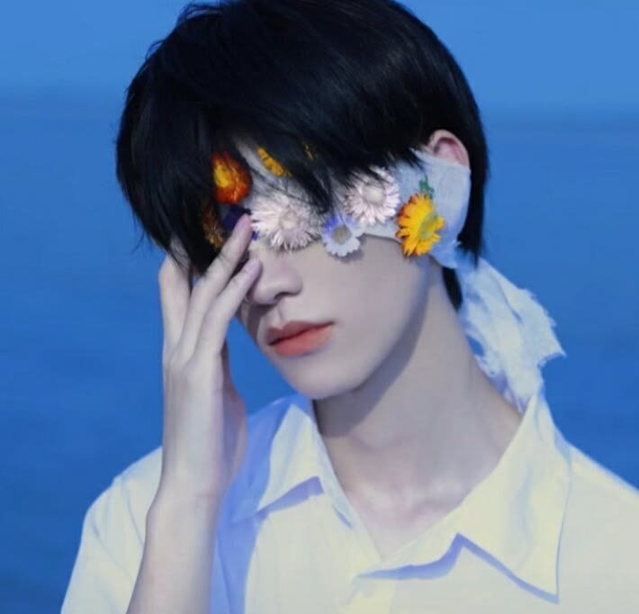 帅气男生头像虽然词不达意但遇见你真的很开心