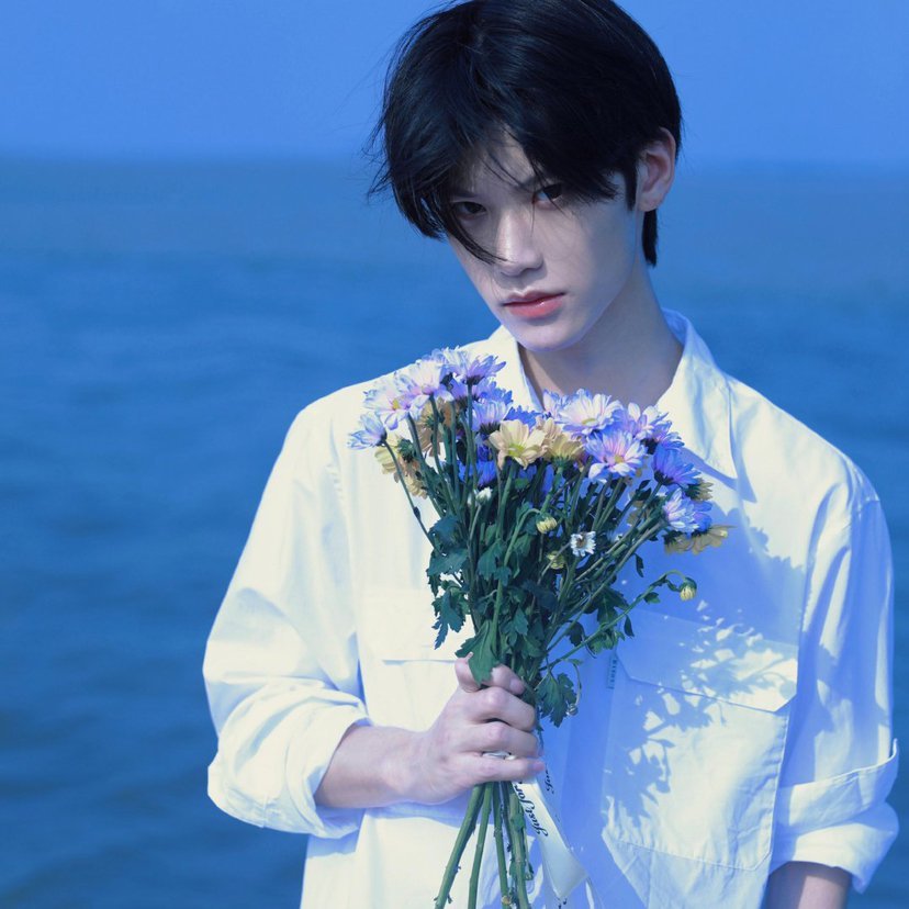 帅气男生头像虽然词不达意但遇见你真的很开心