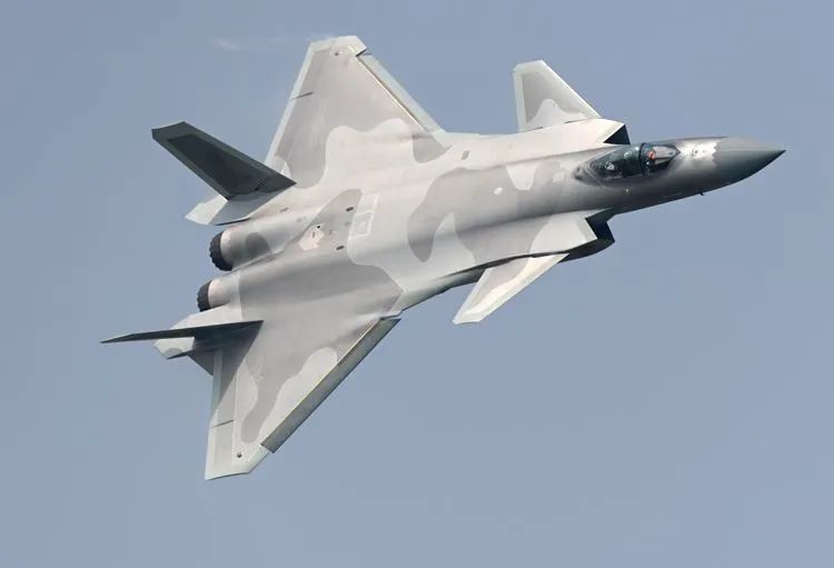 战机轰鸣歼20重磅登场