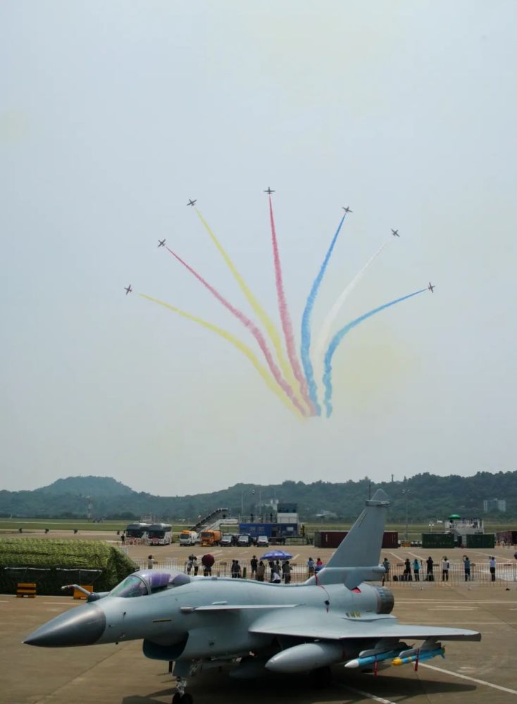 换装国产发动机的歼20首次参加航展高清组图直击飞行表演现场