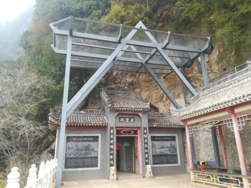 位于辋川内11公里处,也即王维辋川别业遗址所在的地方,这里有王维手植