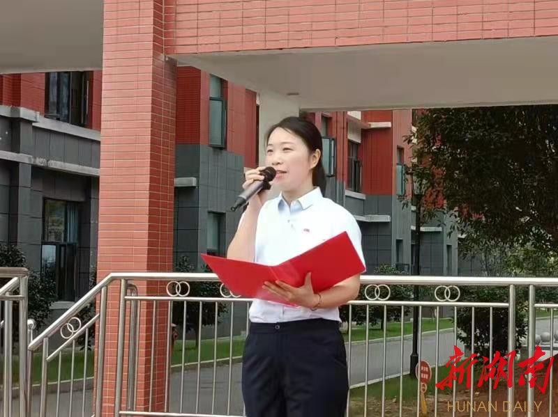 长沙市雨花区和平小学开展爱国主义教育升旗仪式