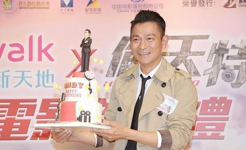 刘德华举办线上演唱会庆祝60岁生日现场让人感动流泪