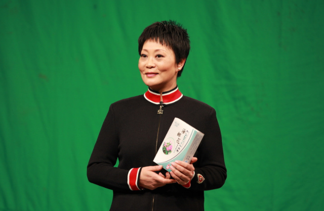 小品女王杨蕾:丈夫为娶"婶婶"将她抛弃,伤心十年至今仍单身