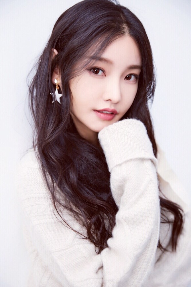 90后山东潍坊女演员童菲性感迷人
