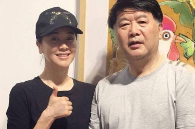 左小青嫁给富豪老公10年两人育有一女为何会走到离婚这一步