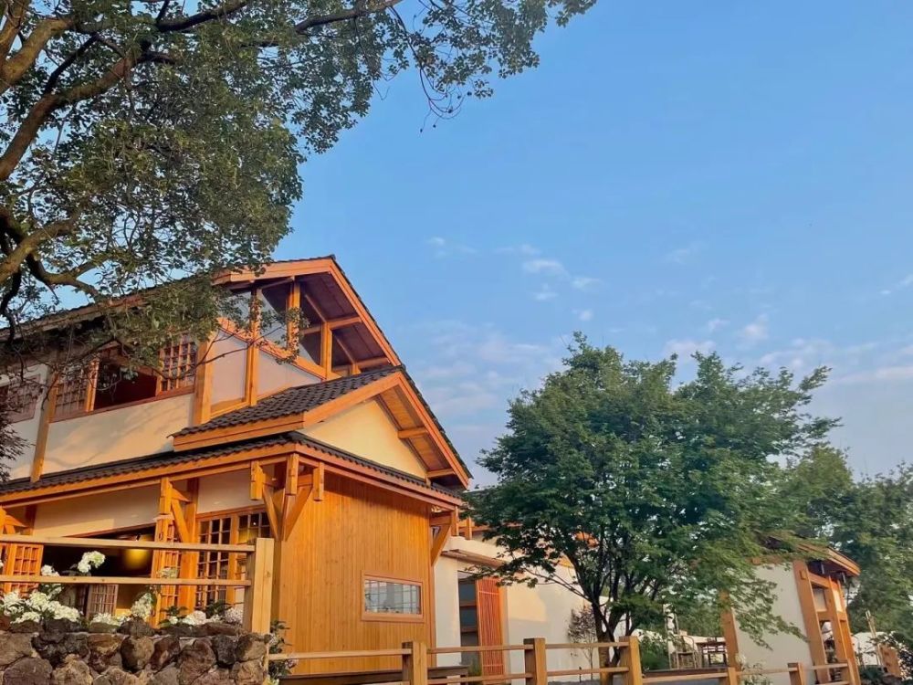 龙泉山最全民宿合辑美食美景都给你安排得巴巴适适