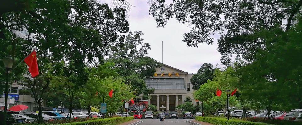 曾经威严气派的闽浙总督衙门如今成了福州的一个停车场