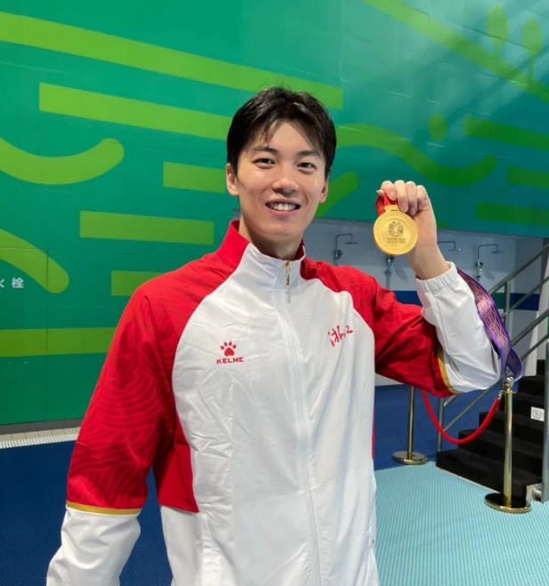 汪顺机场被训斥戴帽,樊振东被追拍导致混乱,是真爱还是利益驱使