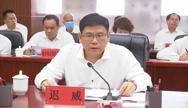 迟威主持召开崇左市四届人民政府第六次全体会议