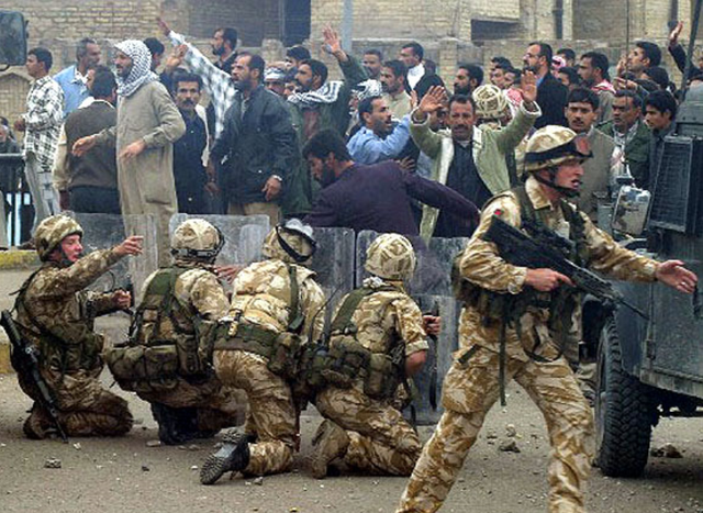 作为美国的坚定盟友,英国人一开始就随美军一起派兵入侵阿富汗.