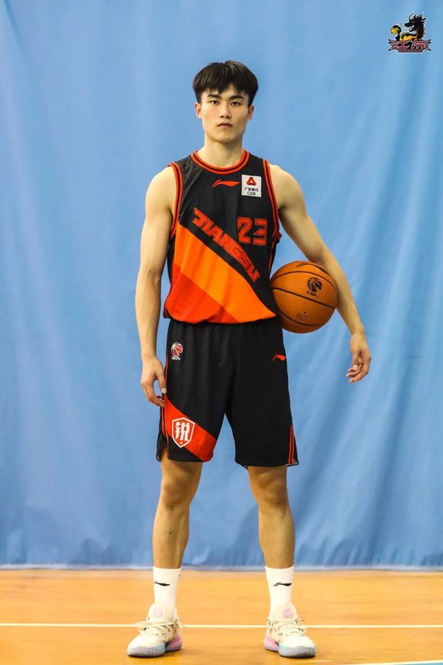 苏州肯帝亚新战袍亮相