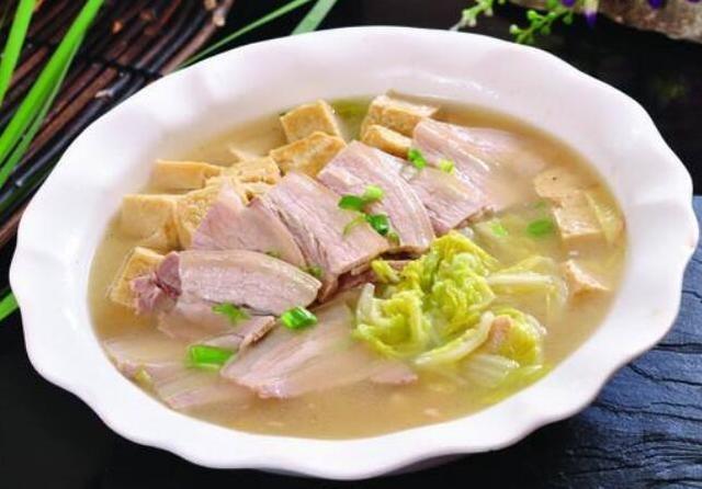 每日一道美食白菜炖豆腐简单美味还不贵