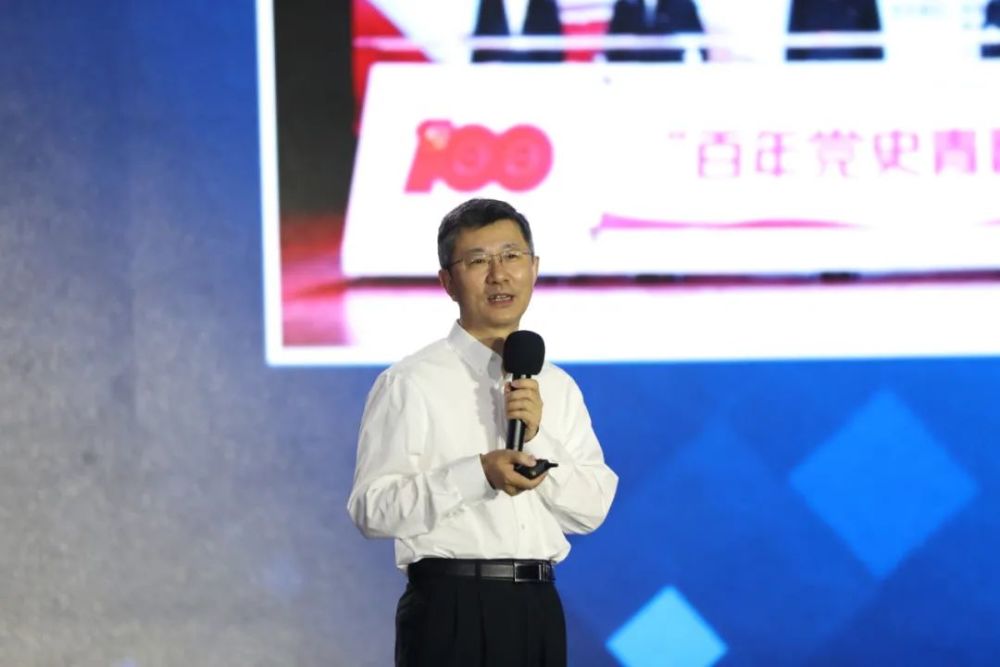 9月28日上午,"双头部 荔品质"总台2022年媒体资源推介会在南京召开