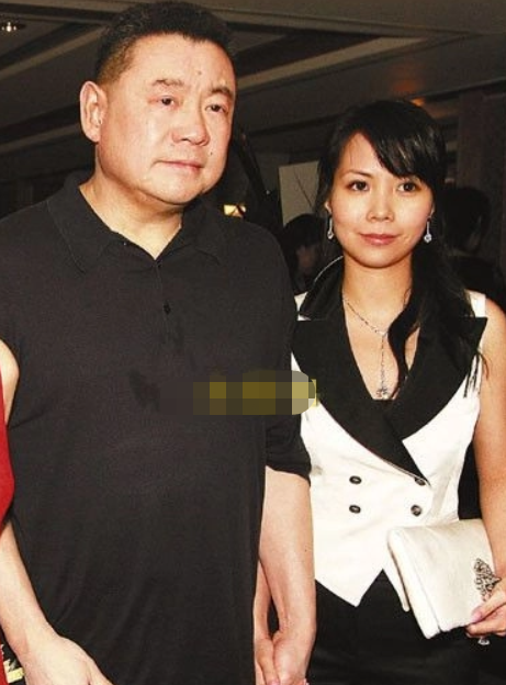 富豪刘銮雄19岁女儿连夺4个金牌,妈妈吕丽君现身祝贺!