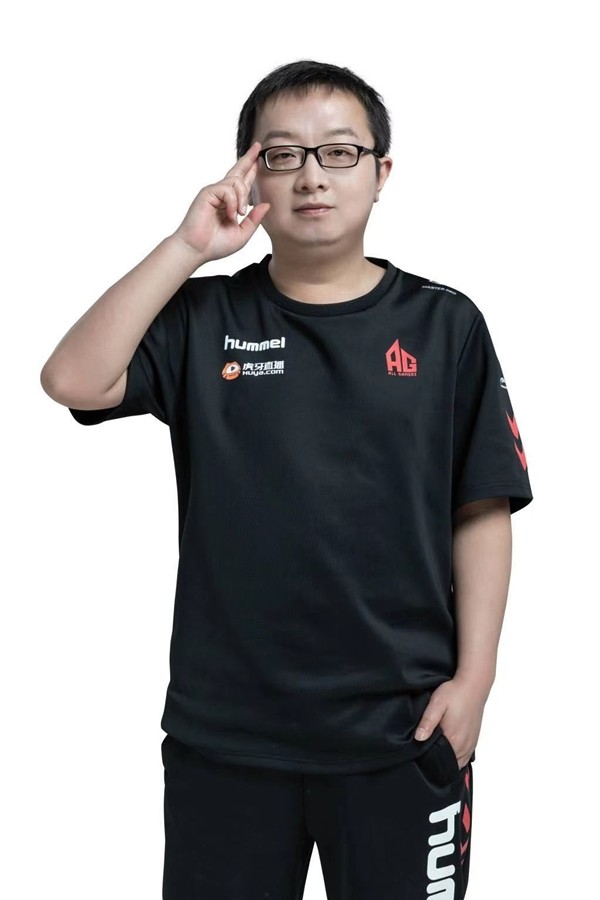 名场面绝迹取胜激情拍玻璃石头7x爆笑女装