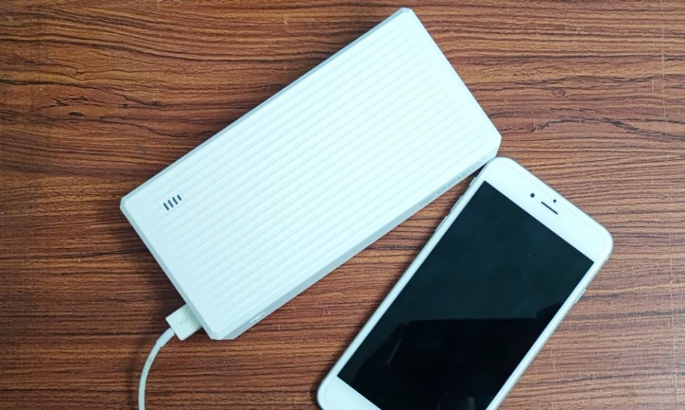 买了一块砖头奥睿科充电宝30000毫安大容量充电宝