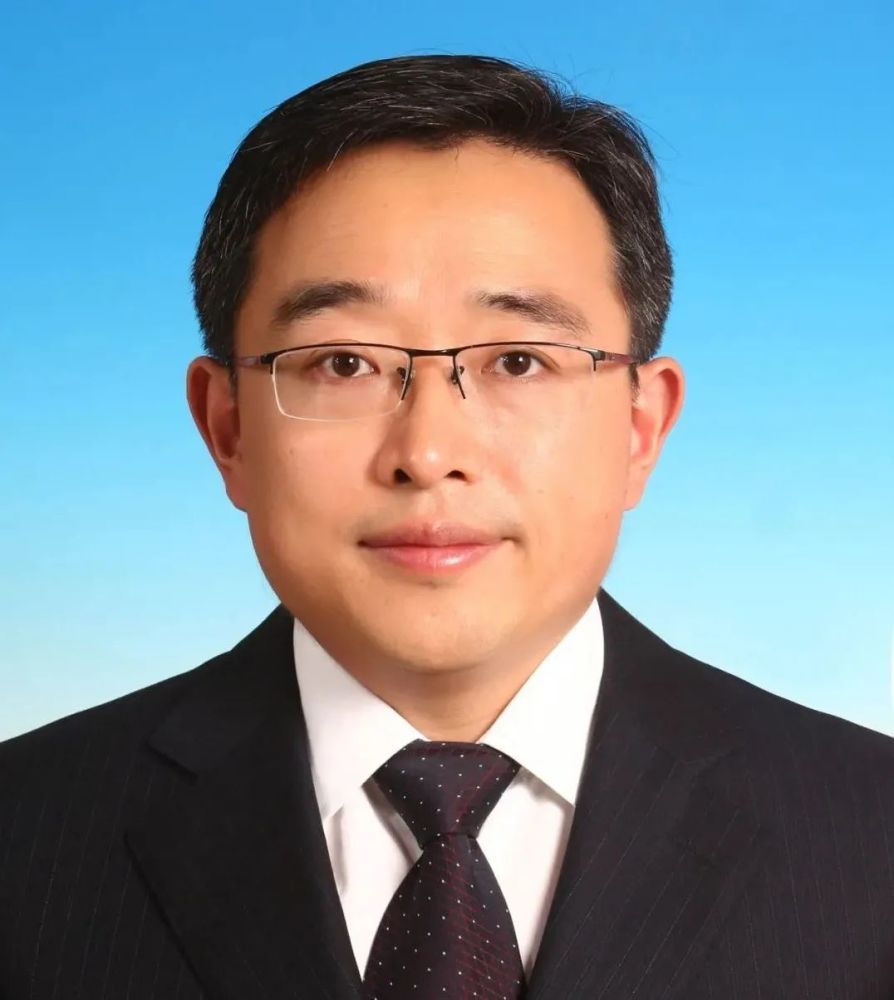 孙昊男,苗族,1982年3月生,研究生,法学博士,高级工程师,中共党员,现任
