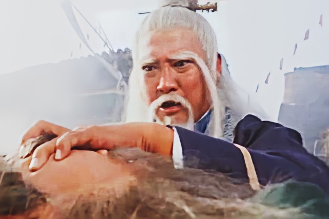 张三丰出手次数不多,少年张无忌被玄冥二老所抓,结果张三丰秒擒鹤笔翁