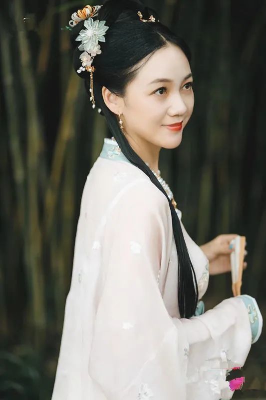 安徽一姐周群穿汉服好美和美女同框无压力气质柔美好温婉