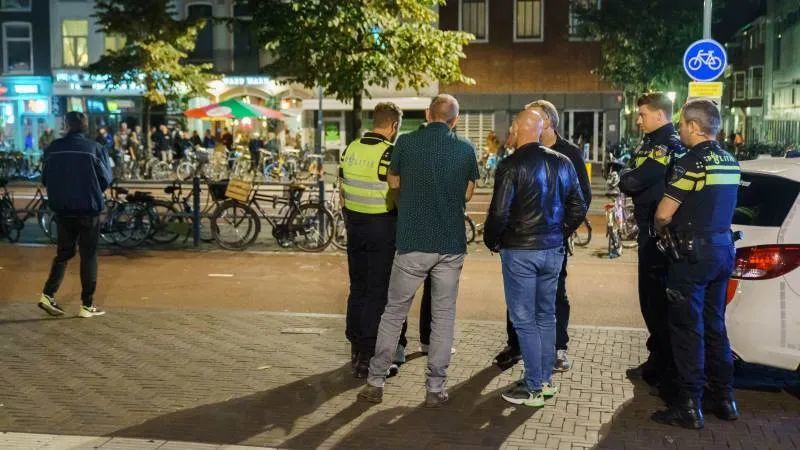 餐厅风波：拒不检查准入证，荷兰市政府采取行动马步野和乘风谁好