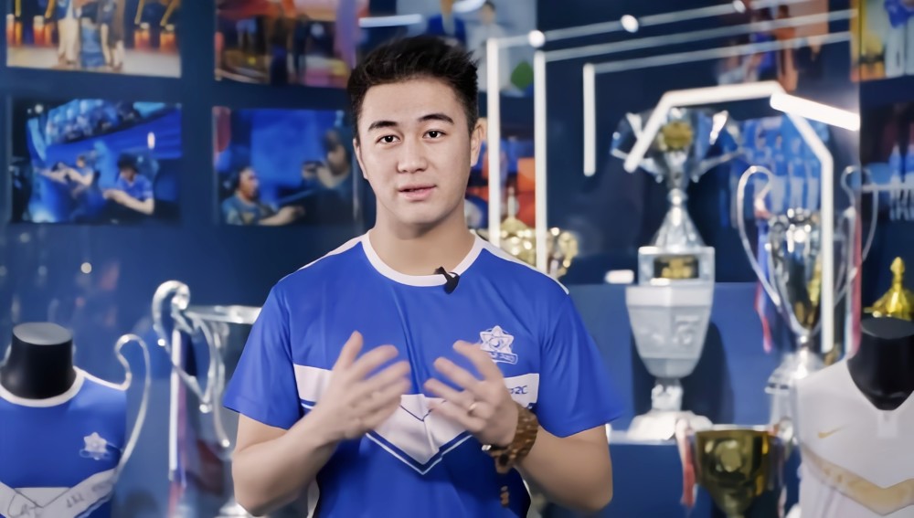 双方合并后由何猷君担任联席ceo,也就是新estar俱乐部的当家人