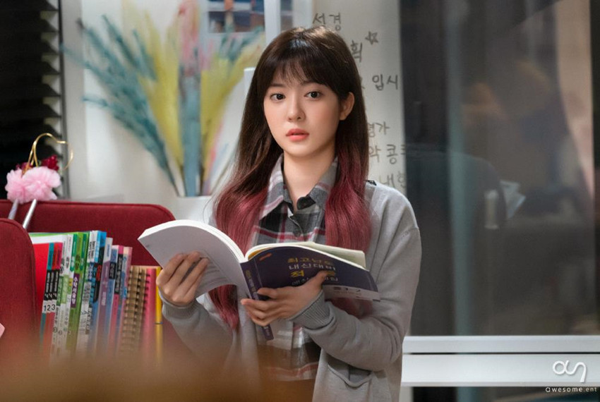 闵雪雅虽然网友们的评论有夸张成分,但稍稍了解下awes