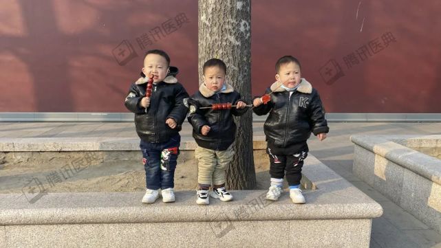 3 年后,早产三胞胎完成手术,治愈了全家人的"心病"