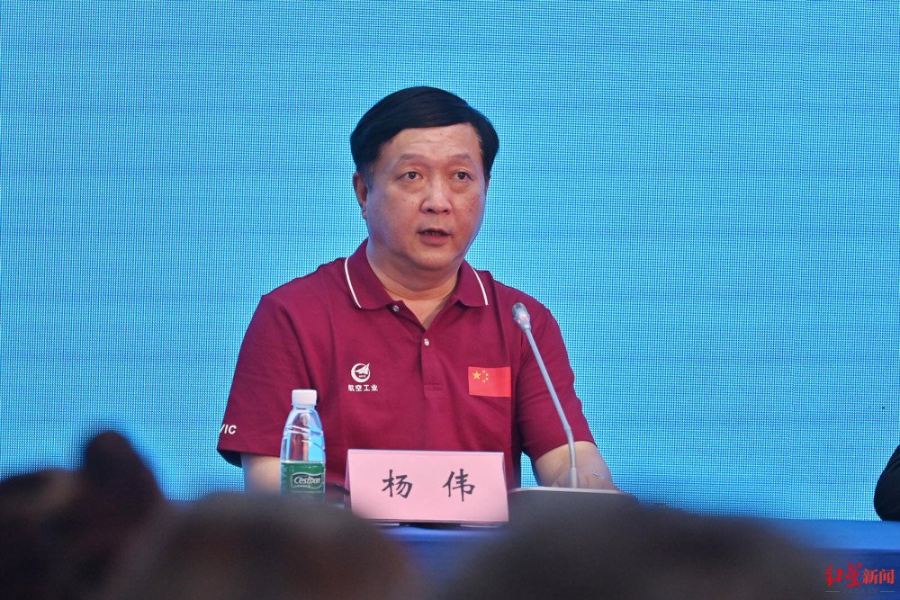 歼20总数是多少?总师杨伟幽默回应:不止天上的15架地上还有很多