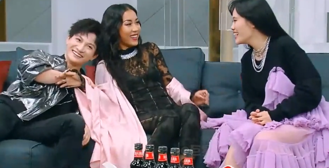 当周深遇上吉克隽逸两人对话就像讲相声一句彩色的黑笑翻全场