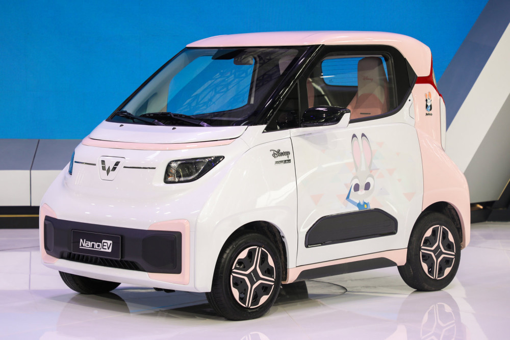 两座版的宏光miniev五菱nanoev亮相迪士尼限定款598万