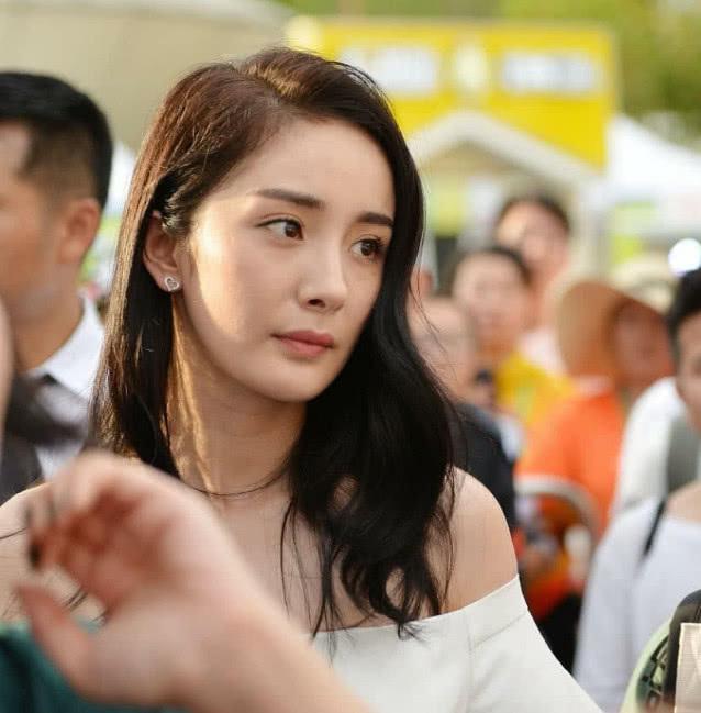 女明星p图最看重这个部位,路人镜头下各个有瑕疵