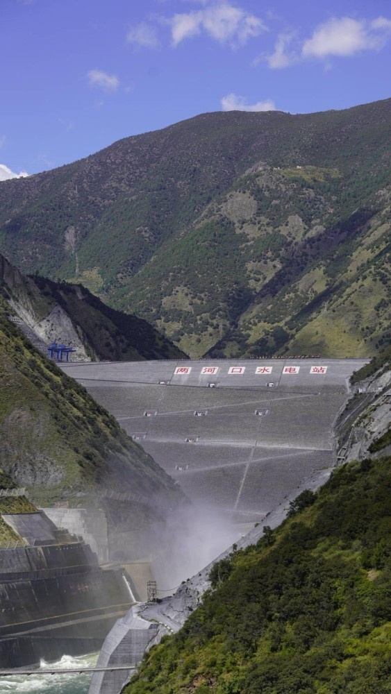 量可供成都用半年 两河口水电站位于四川省甘孜藏族自治州雅江县境内