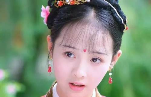 整体看,香菱的艺术形象还是比较饱满的,没有题主那种人设粗糙的感觉.