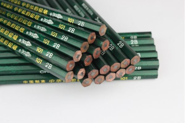 为何考试时反复强调用2b铅笔作答?并非为了销路,审卷者给出解释