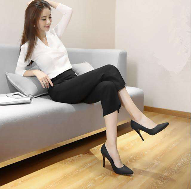 这是对于女性来说的,对于他们来说,穿高跟鞋是一种美的象征,但是穿的