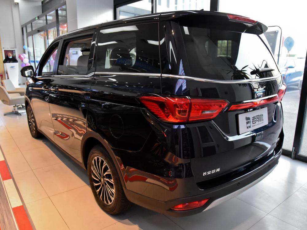 大7座家用mpv,侧滑门成亮点加个人还便宜,实拍长安欧尚科尚_腾讯新闻