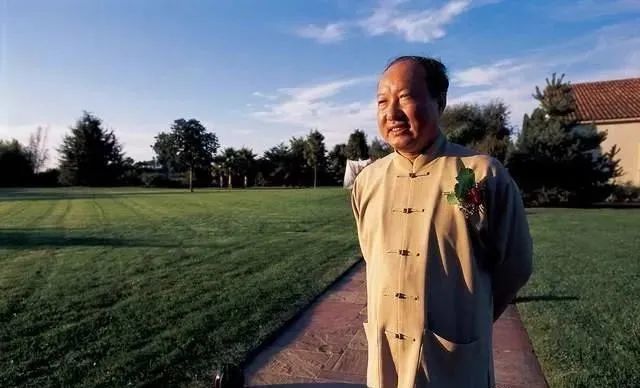 让人意外,海航董事长陈峰痴迷佛教,公司宗教色彩浓厚