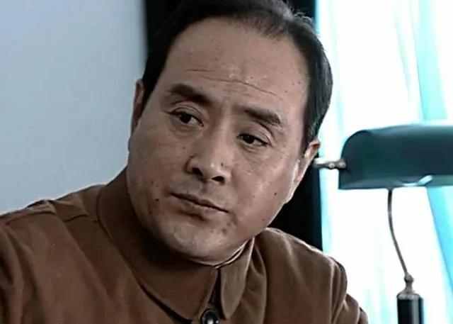 电视剧亮剑中丁伟原来是纵队司令为什么最后却是少将军衔