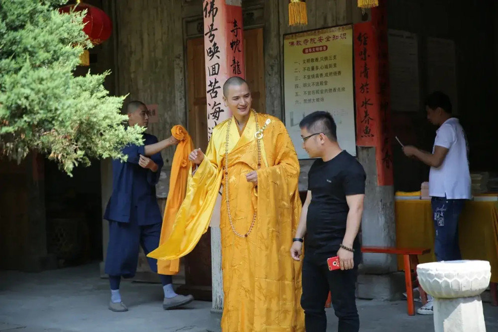 最帅和尚释明心六根不净拒绝诸多白富美热衷新媒体遭质疑