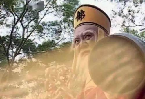 是个落了俗套的传奇了,实在翻不出太多的兴趣:一见钟情,突生变兀,为情