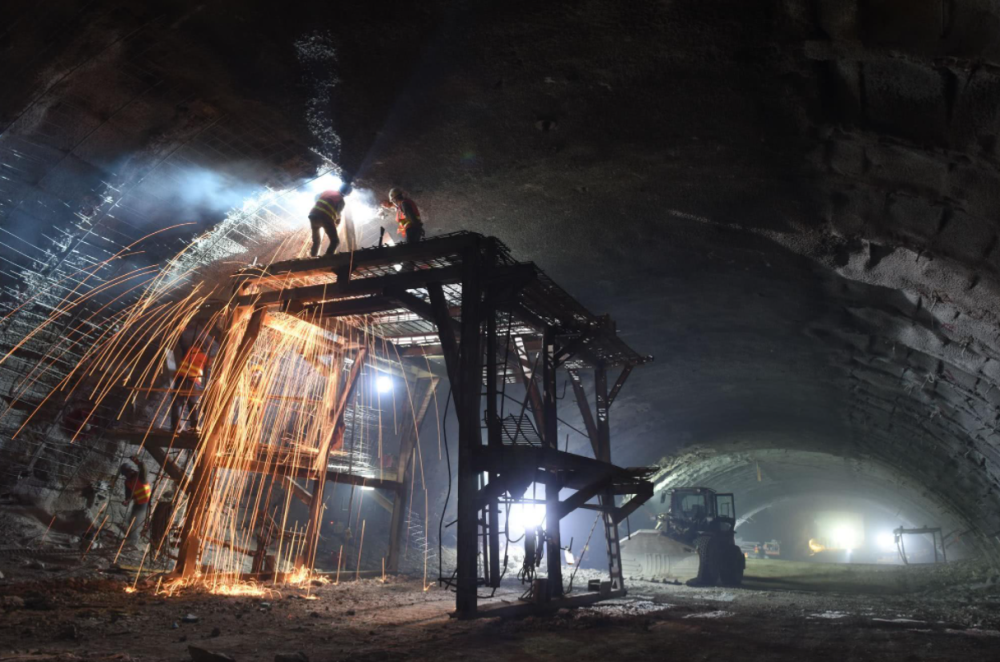 克服重重困难终于拿下中国海外首个大基建项目到底多难